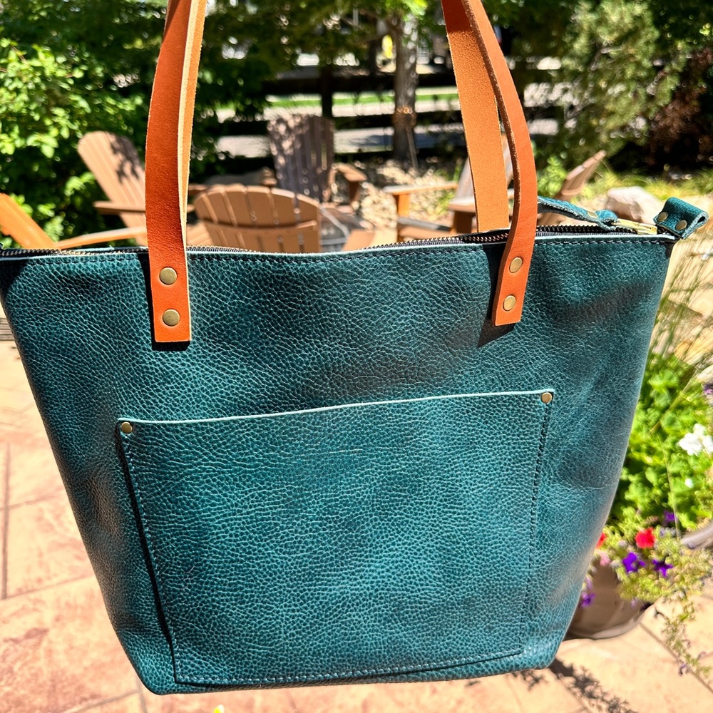 PLG Medium Zip Tote in Lagoon